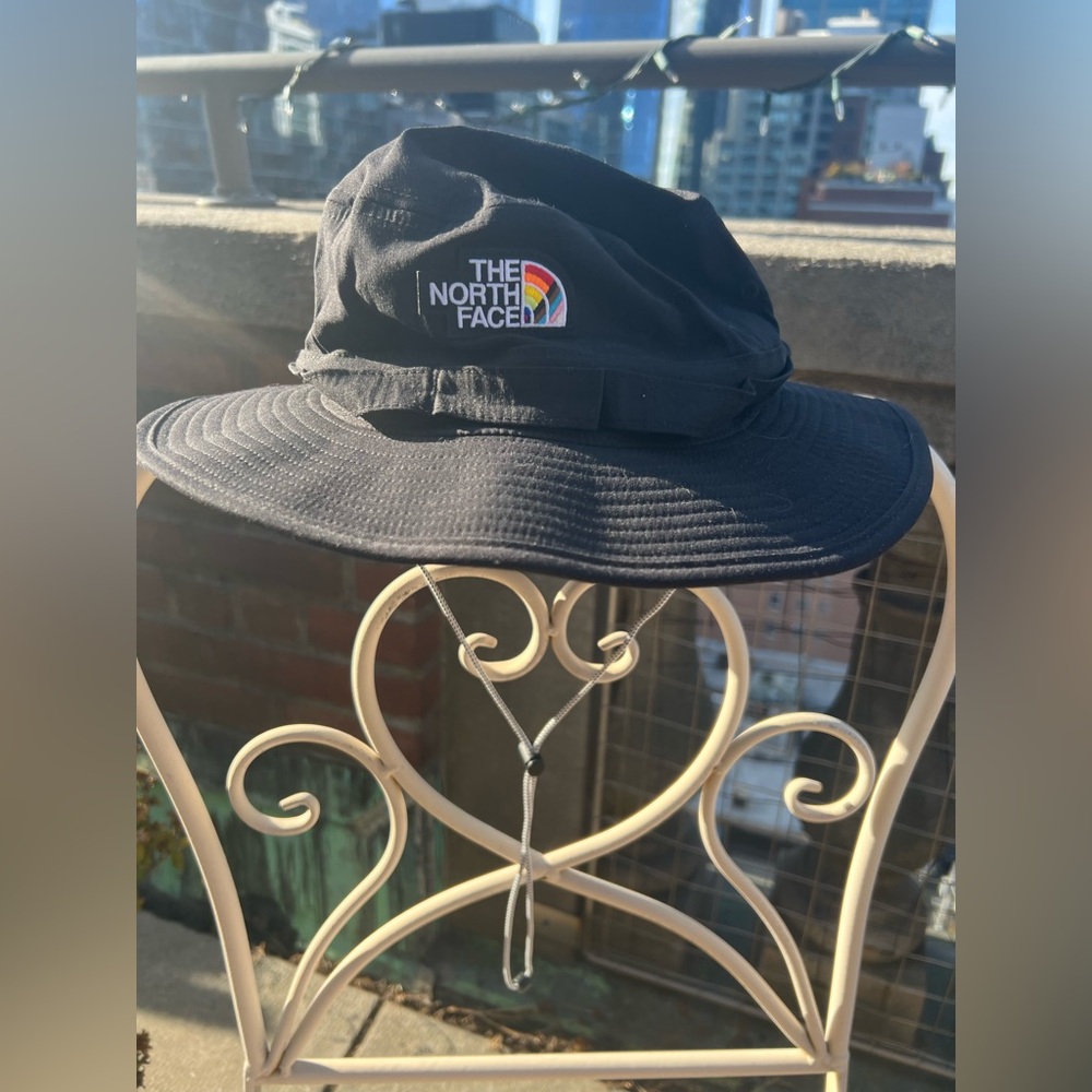 North face black hat L/XL